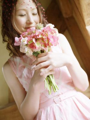 より自由なドレスとホテルウエディング